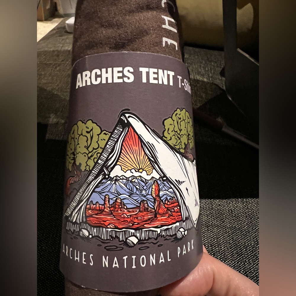 New Arches Tent National Park Camp T-Shirt Coffee Gender-Neutral Medium NWT - Picture 3 of 11